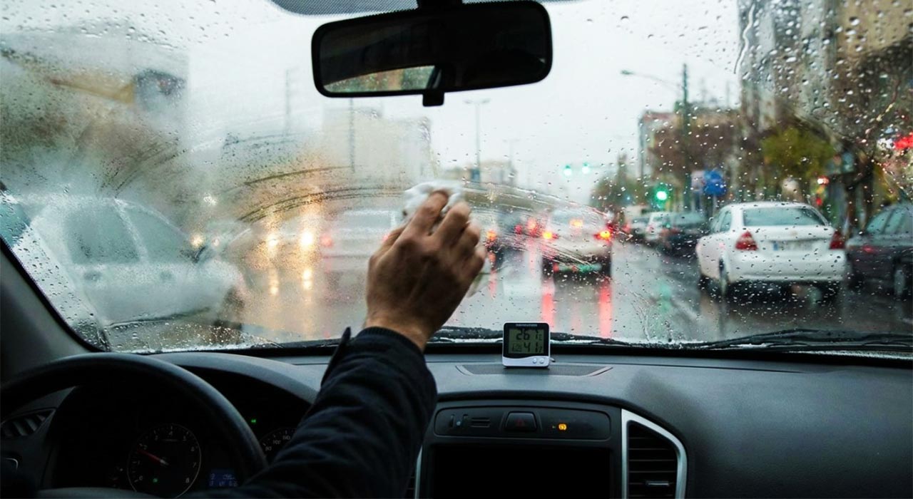 راه‌های رفع بخار شیشه ماشین در زمستان؛ دید شفاف برای رانندگی ایم